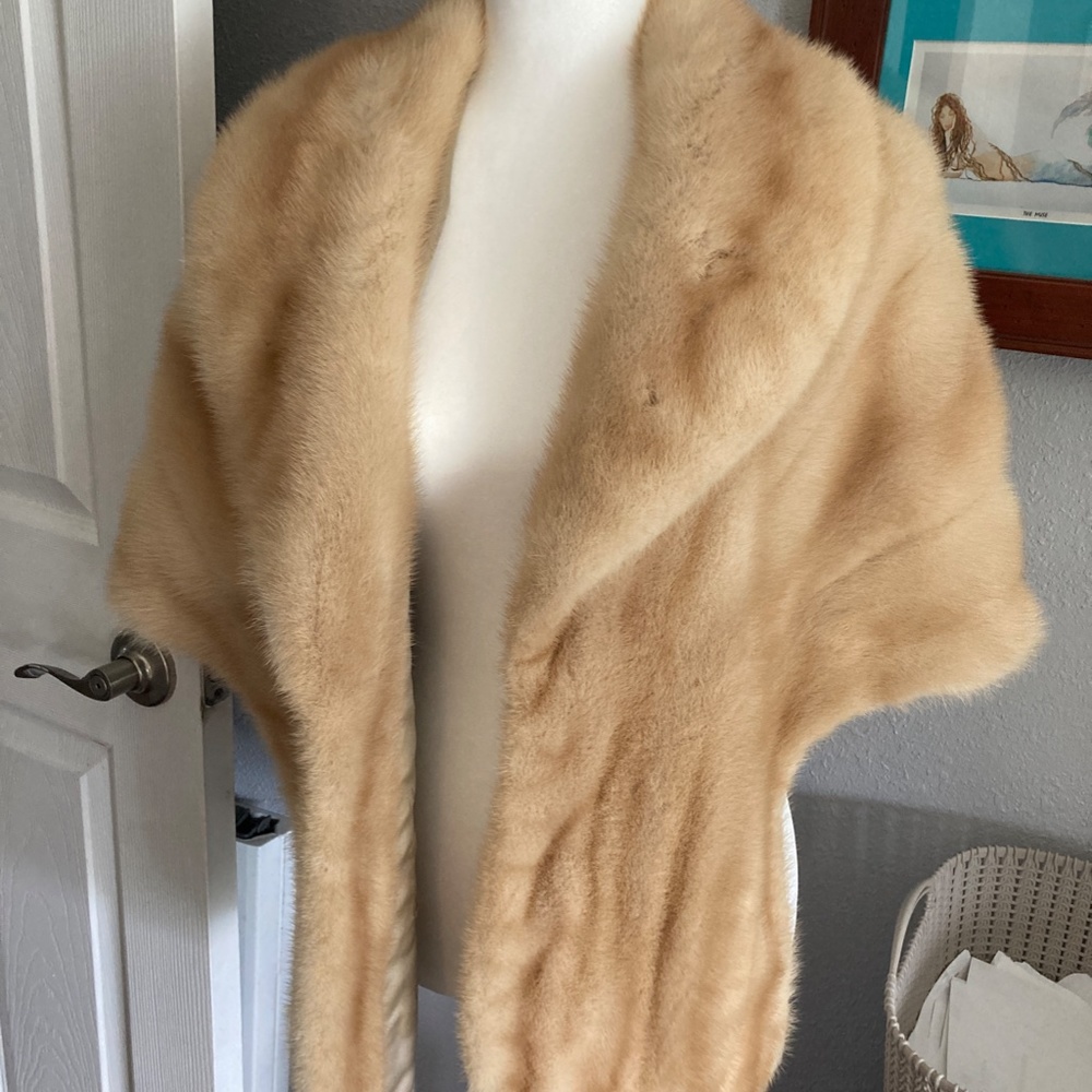 Blonde Ladies Palomino Mink Stole - Peterson & Bailey